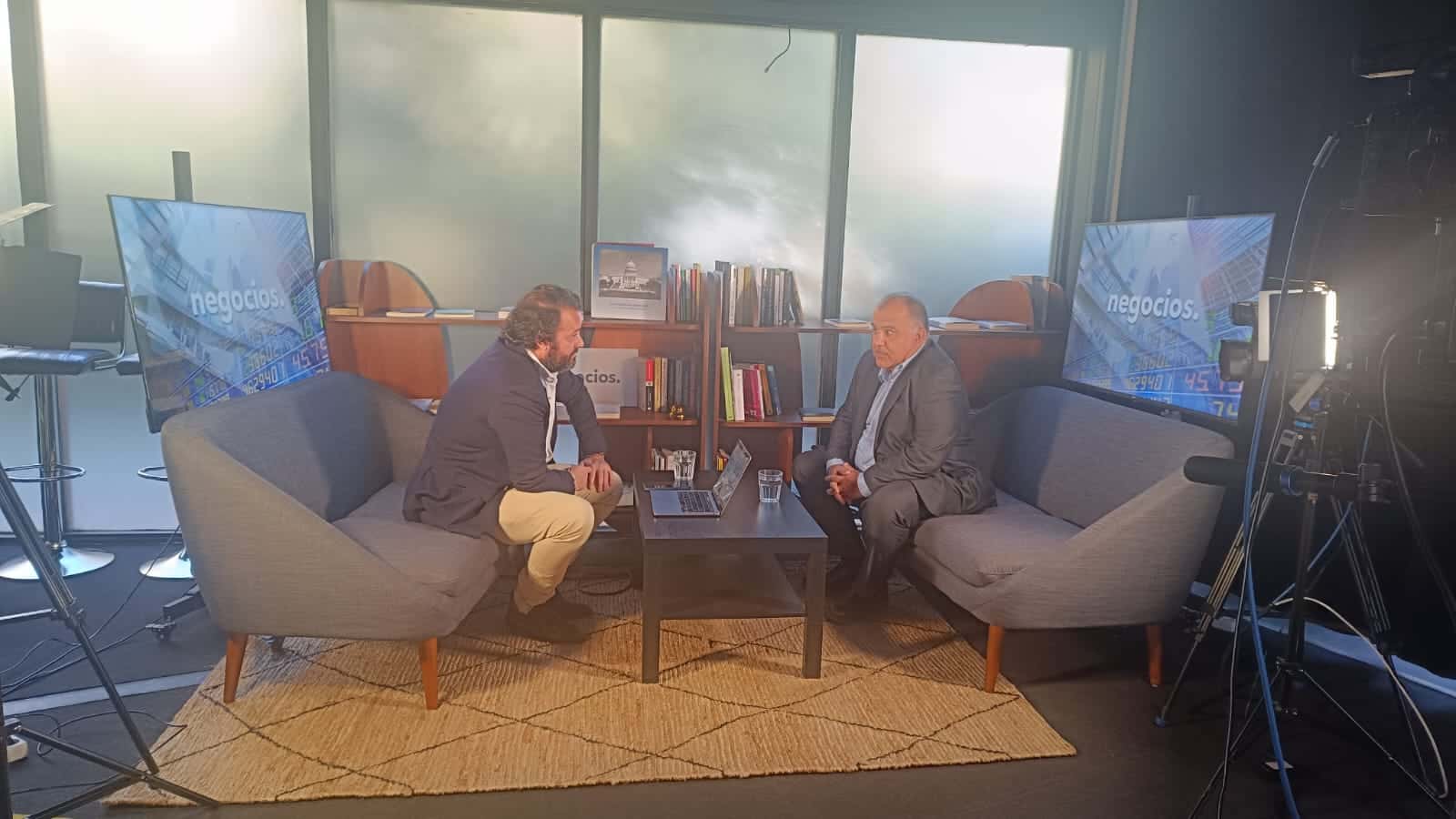 Javier López es entrevistado en los platós de Negocios TV